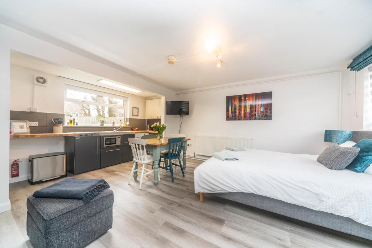 10 Boutique Studio Apartment Near Tube - Quiet Location Little Missenden エクステリア 写真